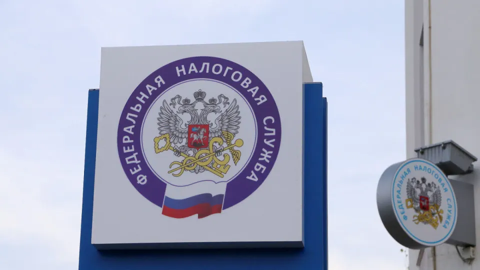 Налоговики начали массовые запросы к трудоспособным и безработным, оплатившим недвижимость или автомобили при отсутствии задекларированных доходов — это связано с дефицитом бюджета и ростом наличных расчётов в экономике.