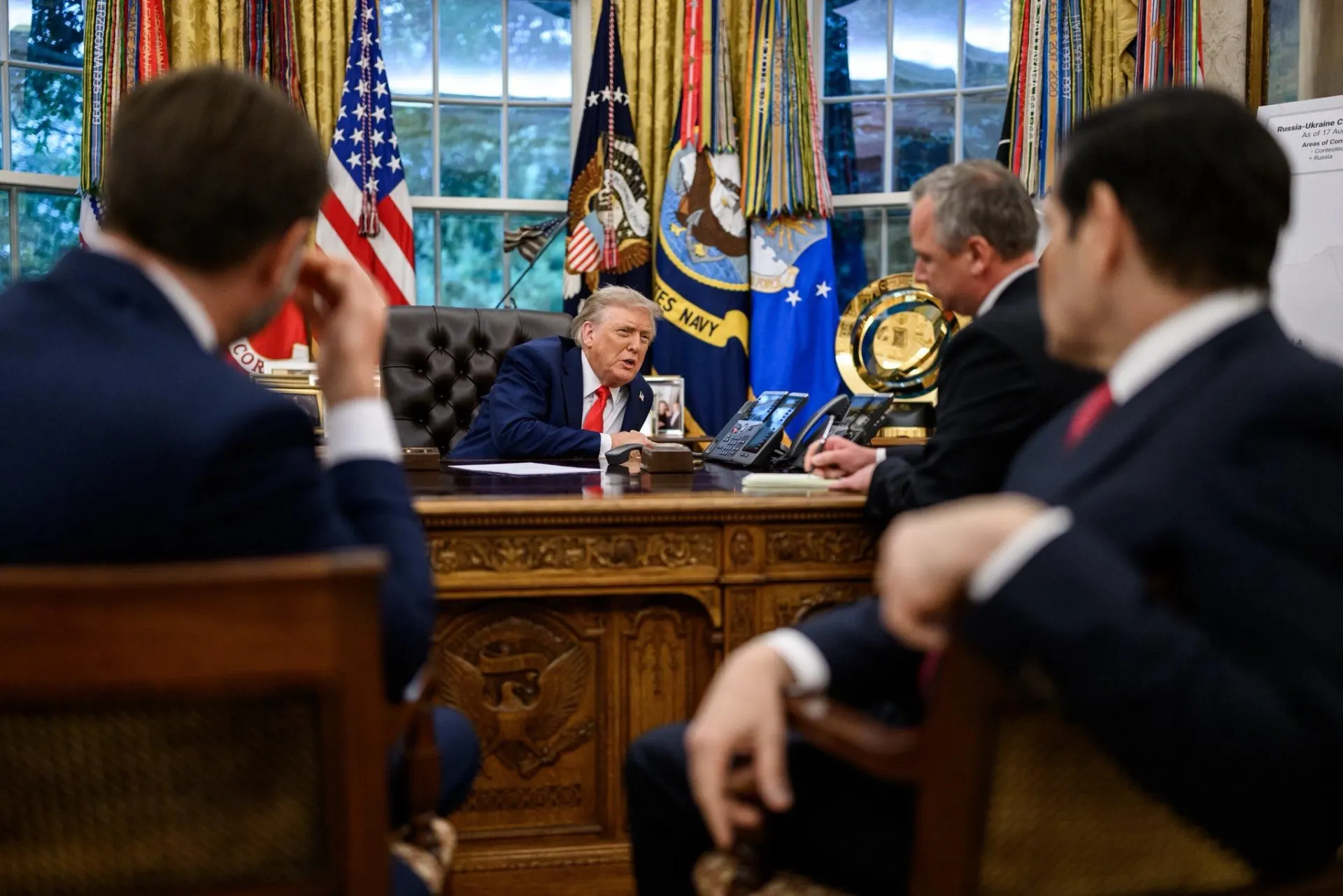 4 июля Дональд Трамп поочерёдно связался по телефону с президентами Украины и России: обсуждали войну на Украине, дипломатические контакты и планы продолжения переговоров.