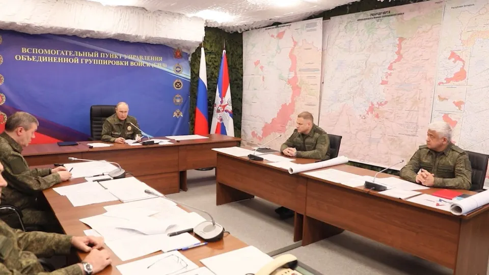 На совещании с военными президент потребовал анализа участия «подстрекателей» в реальных боевых действиях для возможного принятия «ответственных решений» и распорядился продолжить массированные удары по украинской инфраструктуре.