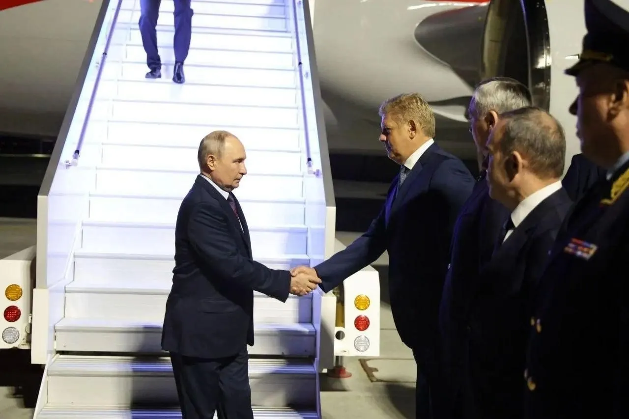 Президент прибыл в Новосибирск для открытия СКИФ — Сибирского кольцевого источника фотонов.