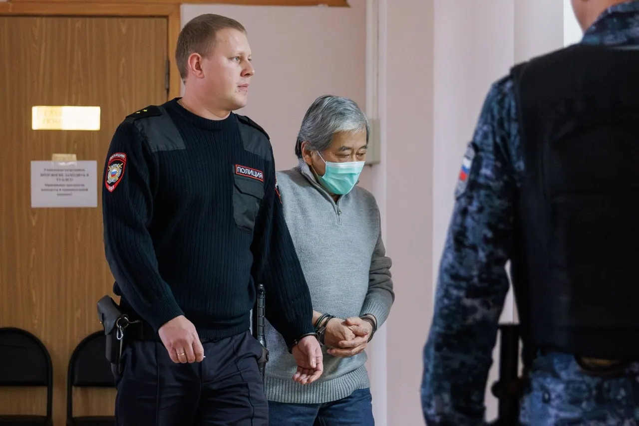 В картотеке Верховного суда появились материалы уголовного дела Александра Пака, обвинённого в наезде на многодетную мать кроссовером BMW; дело передано третьему составу уголовной коллегии.