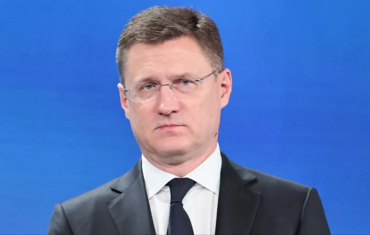 Вице-премьер Александр Новак приказал Минэнерго и ФАС усилить мониторинг ценообразования на независимых АЗС, чтобы предотвратить необоснованный рост цен на топливо.