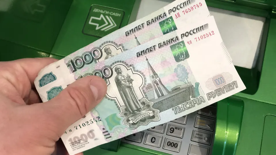 Министерство внутренних дел России призывает граждан ограничить снятие наличных и переводы по номеру телефона, чтобы снизить риски хищения и усилить контроль за операциями.