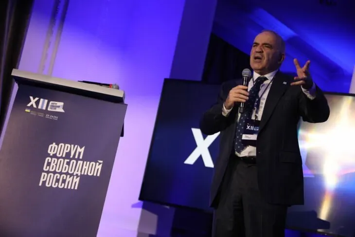 Совет Форума заявил, что голосование носит иллюзорный характер и призвал оппозицию поддержать Украину, подчеркивая отсутствие реальной демократии.