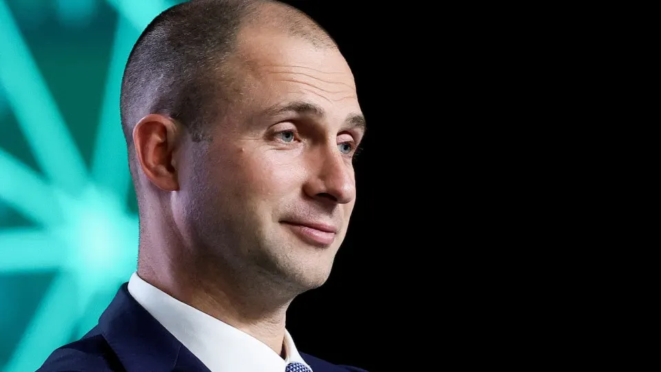 В начале 2026 года холдинг зафиксировал чистый убыток при росте выручки; во втором квартале компания получила символическую прибыль за счёт продажи части актива, а государственные дотации не изменили общую картину.