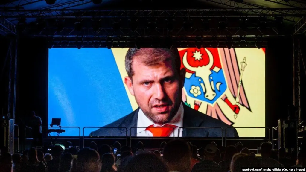 Сообщается о крупной схеме обхода санкций через платежную структуру A7 и сеть фиктивных фирм; компания основана в 2024 году бизнесменом Иланом Шором и позиционируется как альтернатива SWIFT. ЕС санкционировал нескольких участников.
