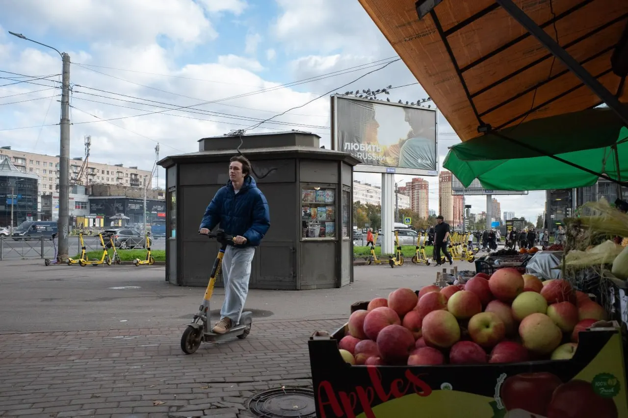 В Петербурге и Ленобласти происходят события вокруг санкций, исчезновения чиновника и аварий; в России и мире — новые санкции и последствия.