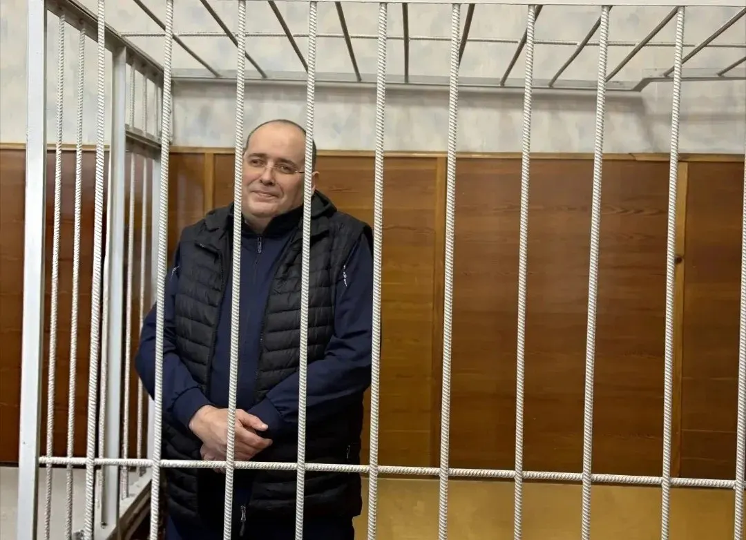Экс-замминистра ЖКХ осудят на 14 лет колонии и штраф почти 17 млн рублей за крупные взятки; в деле также указано, что общая сумма взяток составила около 4,41 млн рублей.