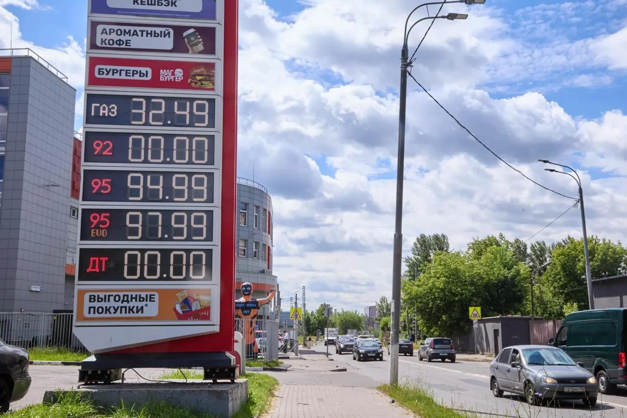 ФАС фиксирует рост цен на топливо и расследует дела против продавцов по всей стране, включая регионы, где отмечен резкий рост цен на бензин и дизель.