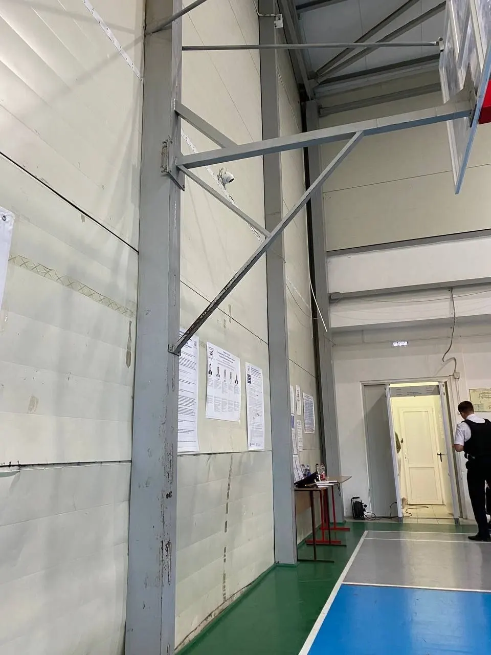 Во второй день трёхдневного голосования независимые наблюдатели сообщают о нарушениях процедур и ограничении своей работы на участках в Геленджике, Перми, Тобольске и окрестностях Санкт-Петербурга.