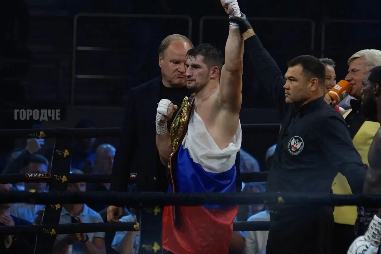 Известный мастер спорта международного класса, чемпион мира и Европы стал советником губернатора региона, применяя спортивный опыт к управлению и реализации общественных проектов.