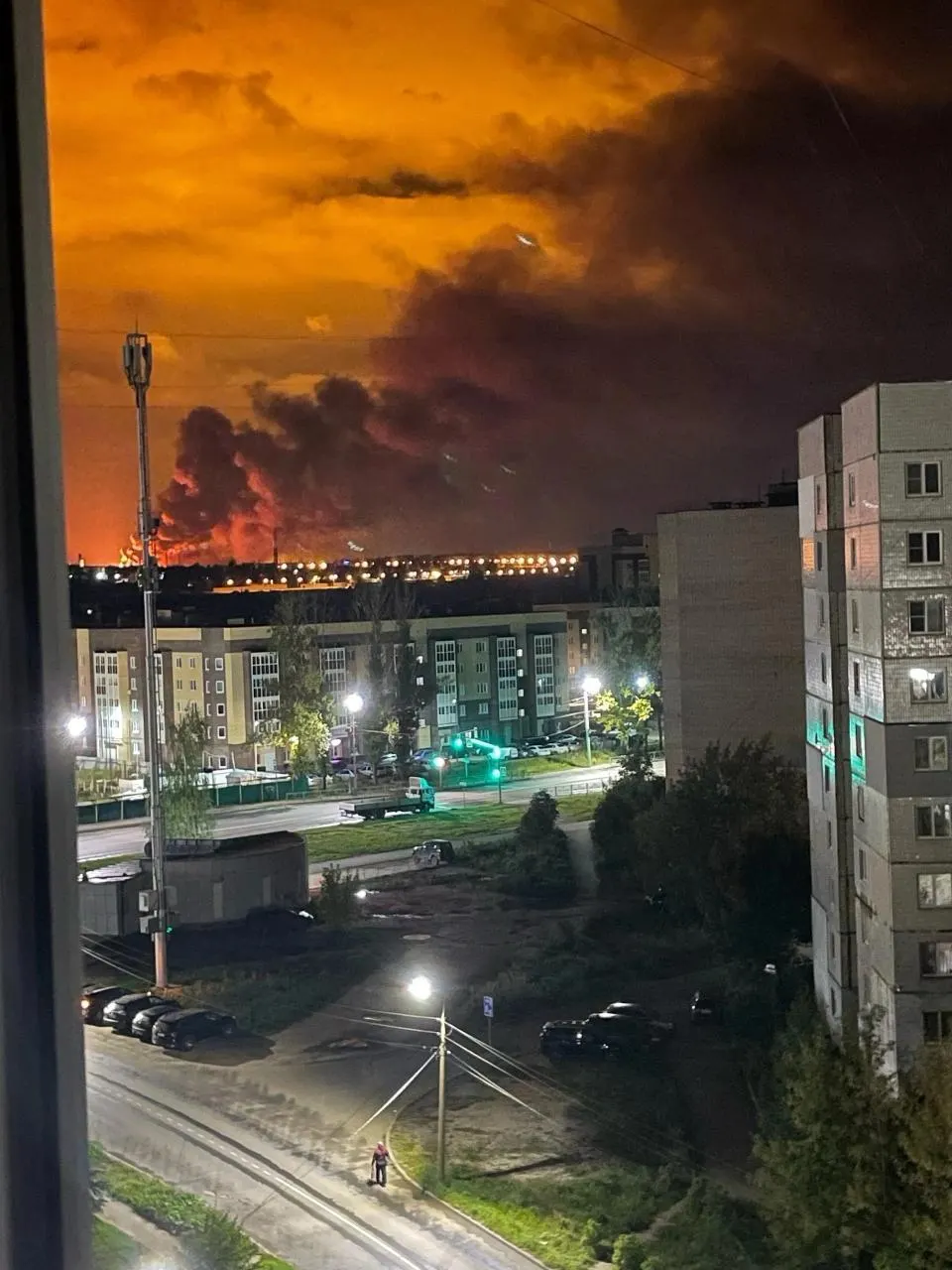 В ночь на 17 сентября беспилотники атаковали Ярославскую и Ростовскую области: повреждён нефтеперерабатывающий завод и частично отключено электроэнергоснабжение в Ростове; жертв по данным нет.