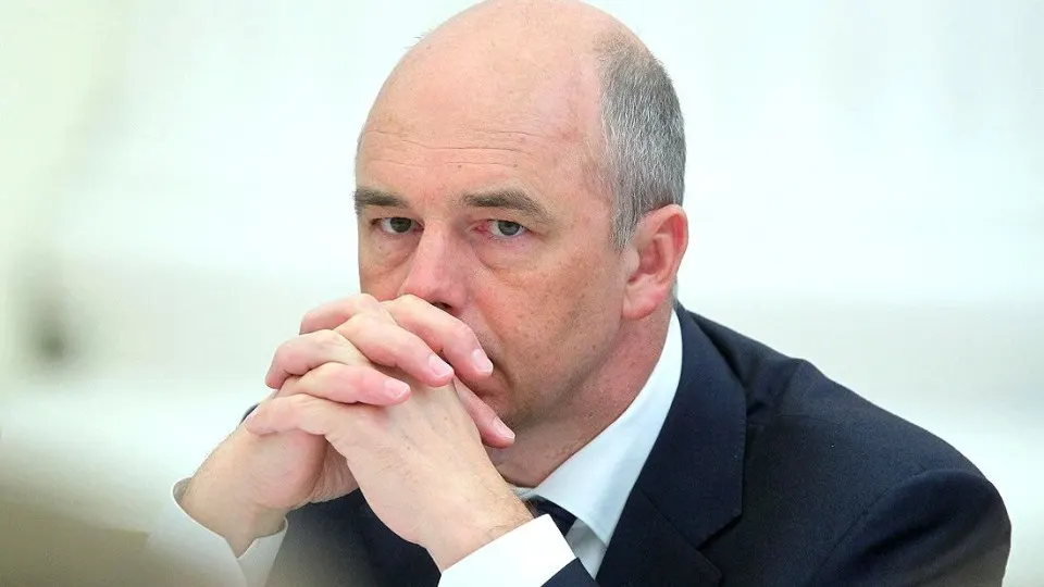 Правительство ожидает дефицит около 6,9 трлн рублей (примерно 3% ВВП) в 2026 году из-за роста затрат на вооружение и дополнительных потребностей бюджета.