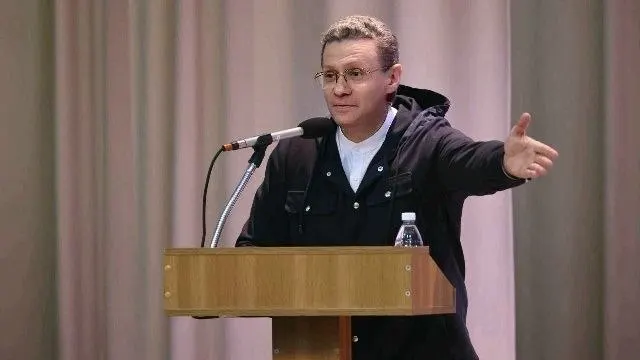 Из-за внепланового ремонта НПЗ поставки топлива в регион сократились вдвое; ожидается нормализация к 10 сентября 2026 года.