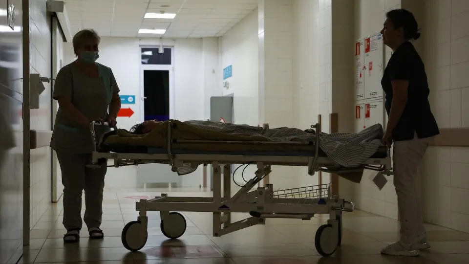 Региональные бюджеты сталкиваются с увольнениями в медицине и снижением финансирования здравоохранения в 2026 году, что влияет на доступность медицинских услуг.
