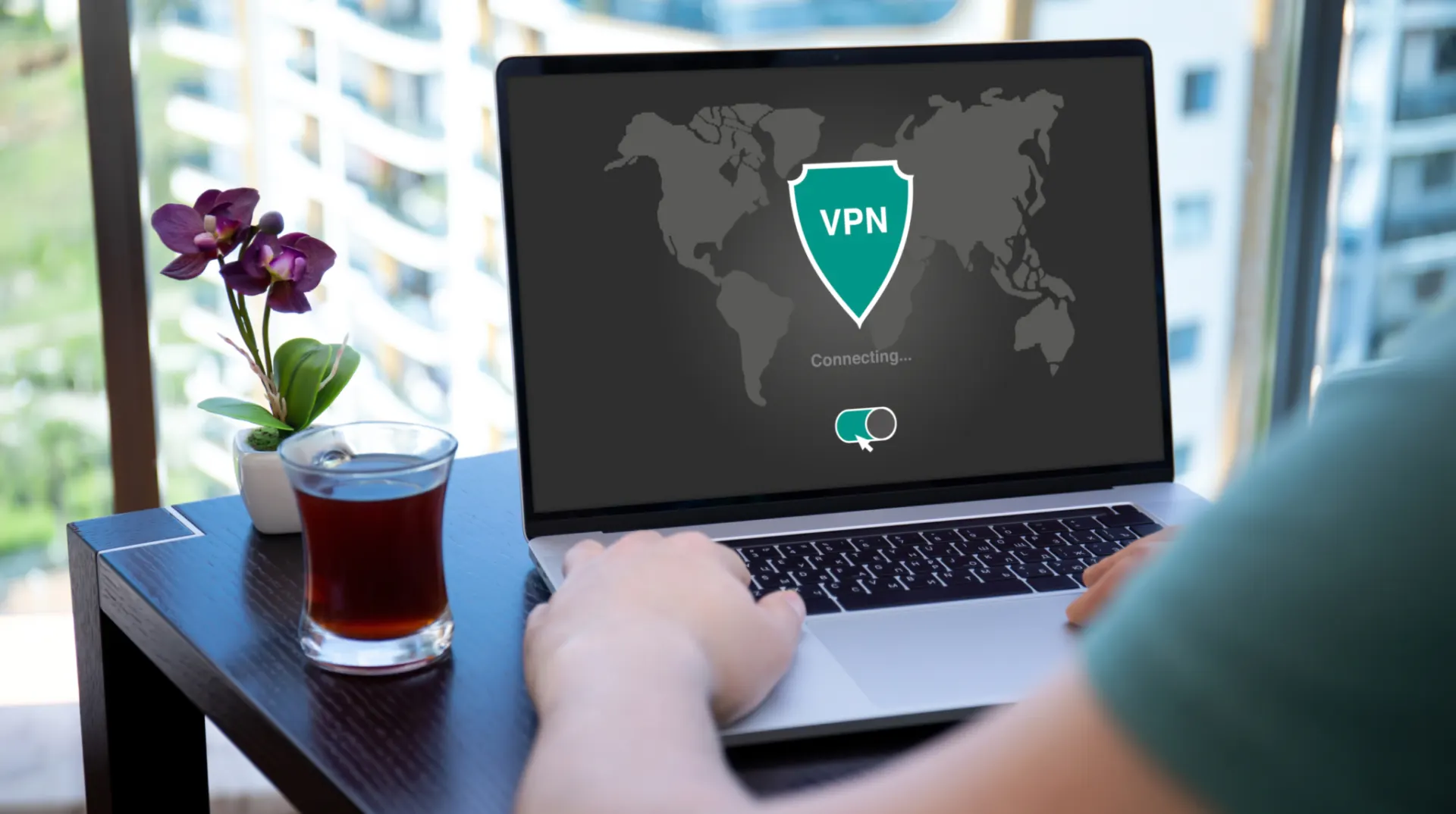 За последнюю неделю не менее десяти VPN‑сервисов сообщили о новых ограничениях. Некоторые провайдеры заявили о пике блокировок и запланировали запасные решения, чтобы будущие волны проходили незаметнее. Также подтверждены блокировки зарубежных локаций и IP‑блокировки, названия компаний не публикуются по соображениям безопасности.