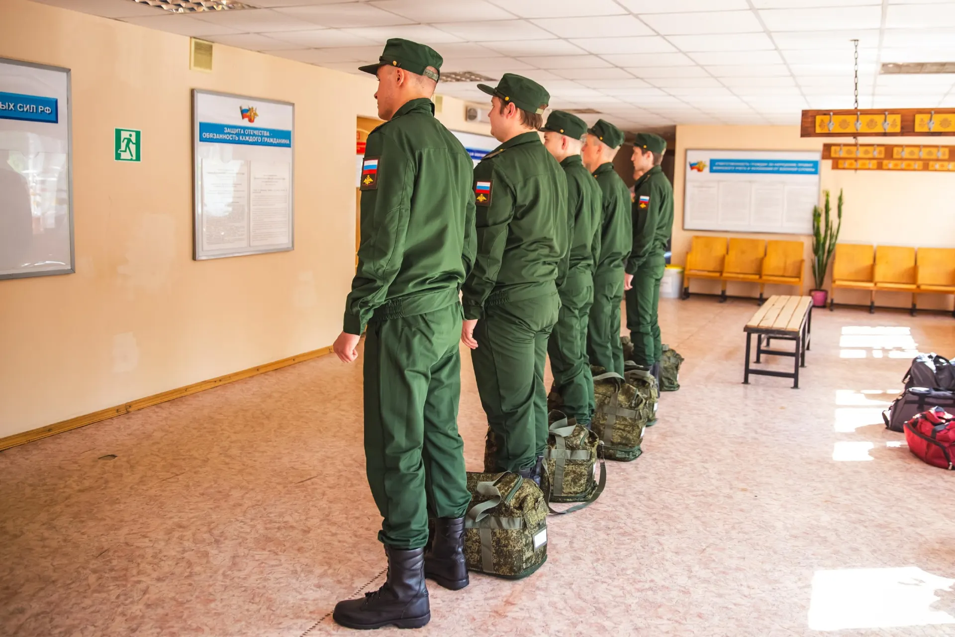 Разбираемся, кому положена отсрочка и кто освобождается от службы по новым правилам.