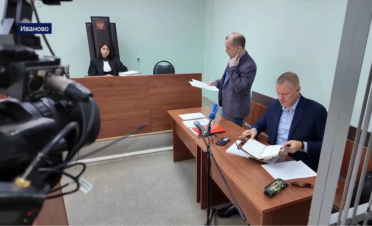 Расследование касается попыток возбуждения уголовных дел против сотрудников МВД и обвинений в адрес журналиста, приведших к судебным разбирательствам и обыскам в редакции.