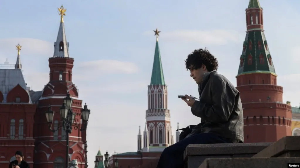 Законопроект предусматривает идентификацию несовершеннолетних в социальных сетях и ограничение времени онлайн, чтобы снизить доступ к запрещённому контенту.